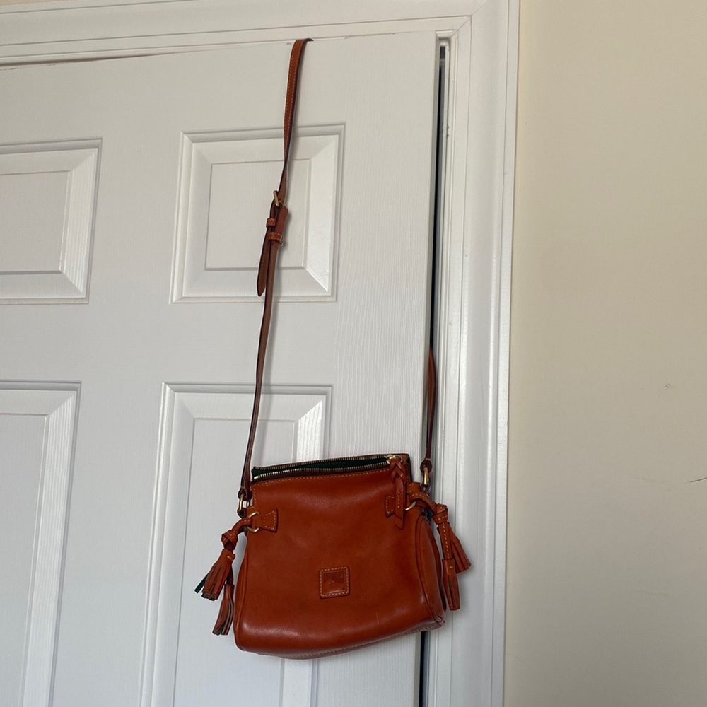Vintage Dooney and Bourke Crossbody purse